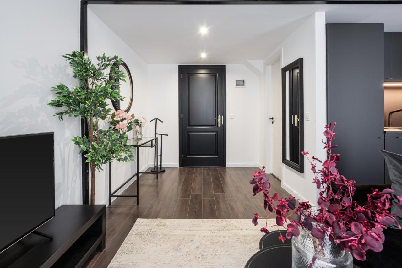 E41 - Trendy Boutique Apartments - Prime Spot By Bqa Budapest Eksteriør billede